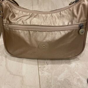 Kipling gold purse. Used & in good condition.